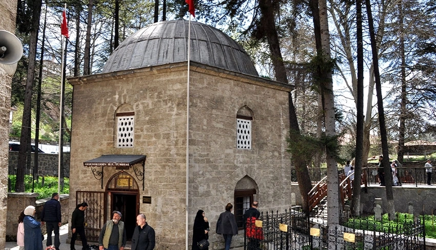 Akşemseddin Hazretleri Türbesin yoğun ilgi görüyor