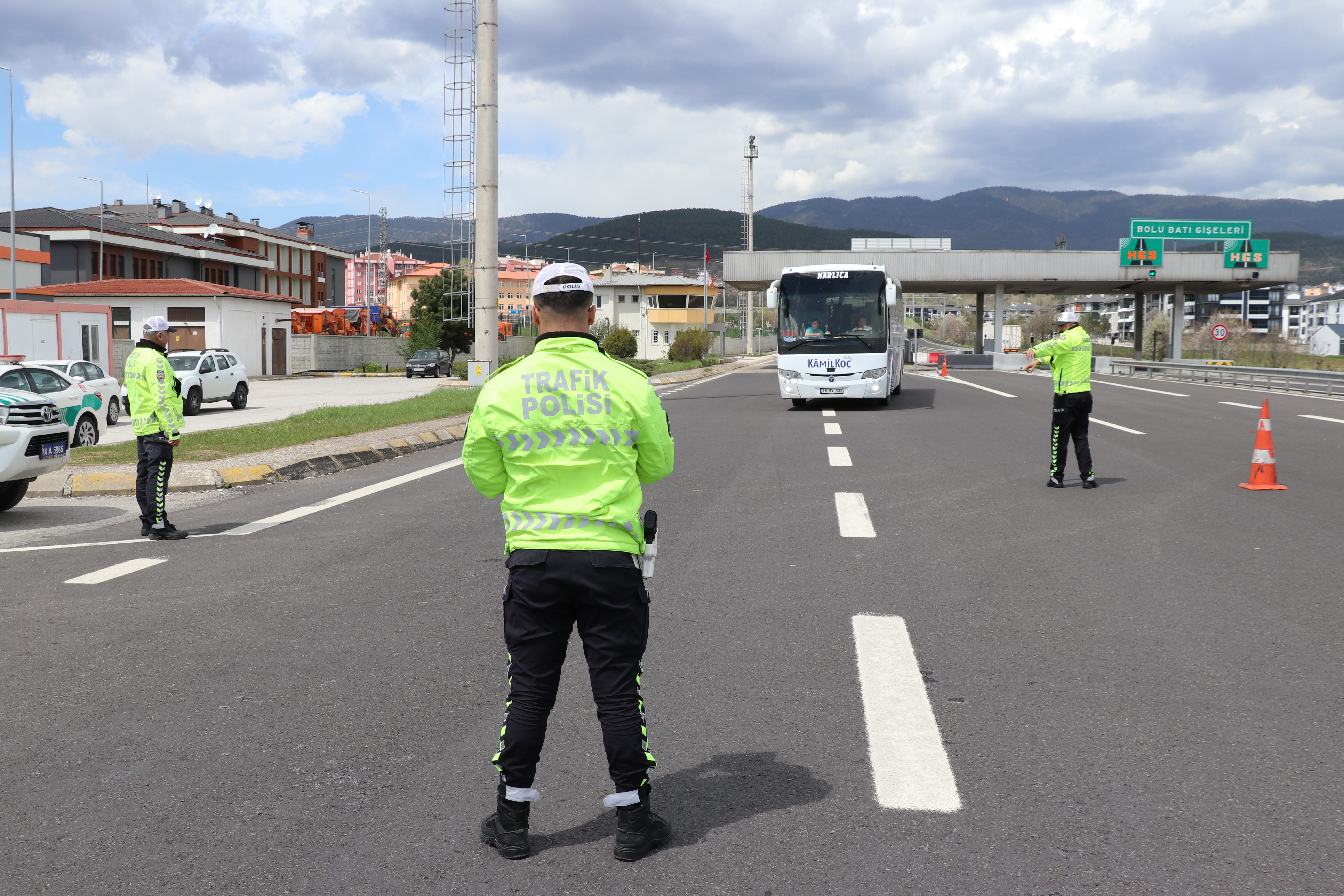 Bayram öncesi Anadolu Otoyolu ve D-100 kara yolunda denetimler sıkılaştırıldı (3)