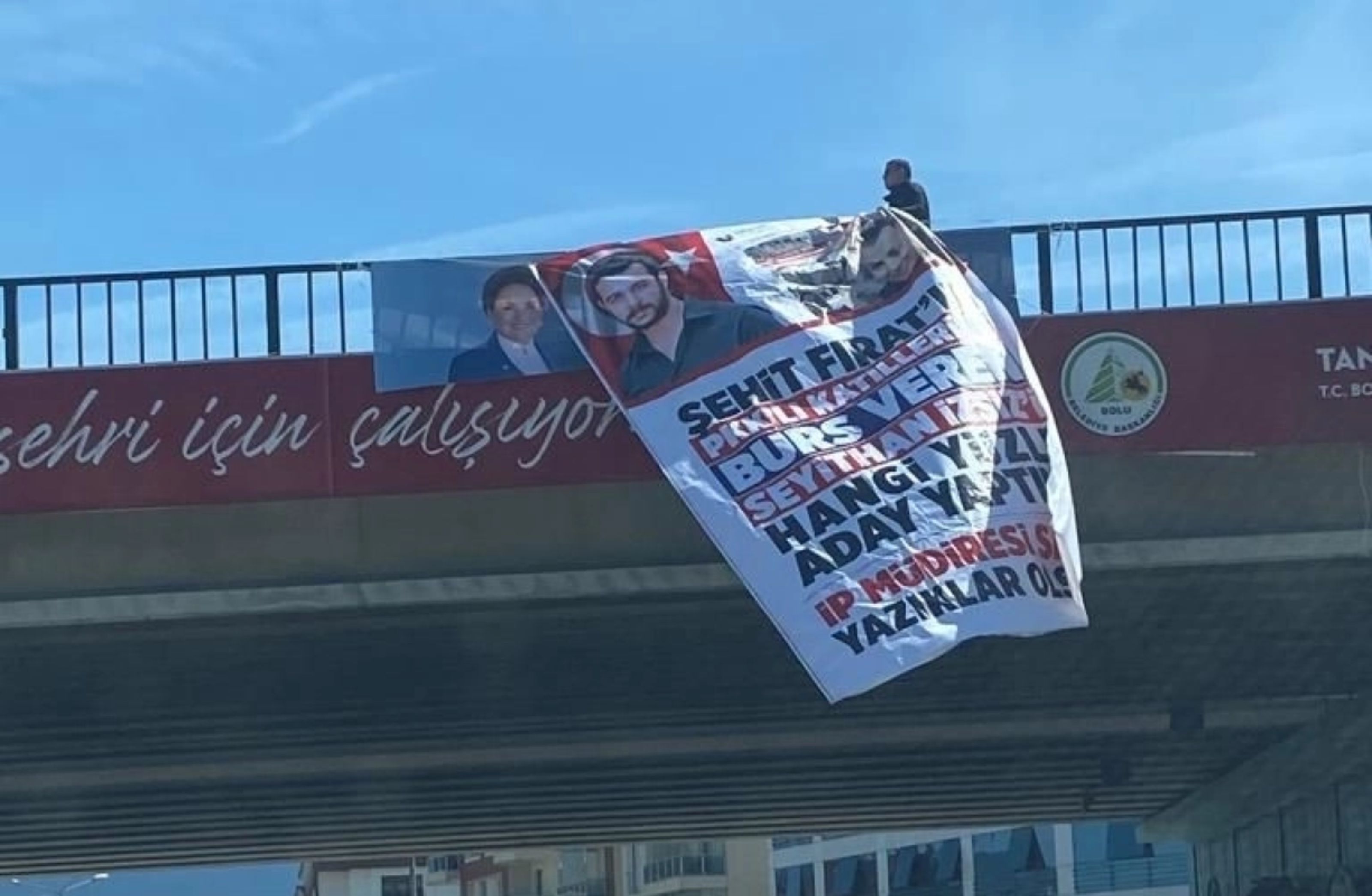 Bolu’da pankartlı protesto Seyithan İzsiz üzerinden Meral Akşener’e gönderme.