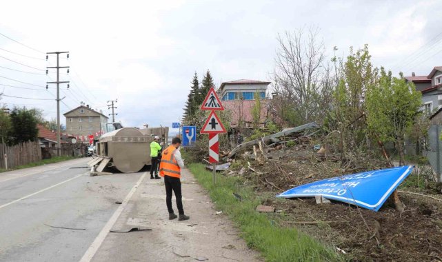 Sürücüsünün uyuyakaldığı iddia edilen Erpiliç kamyonu korku dolu anlar yaşattı37