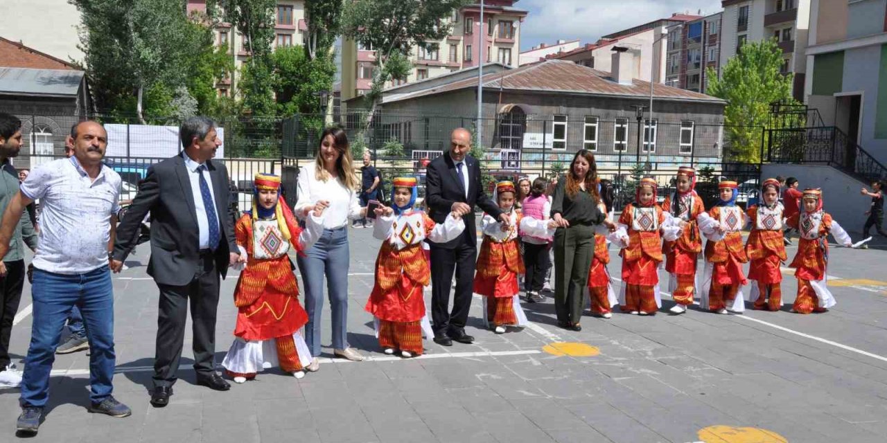 150 öğrenciye süt dağıtımı ve animasyon gösterileri düzenlendi6