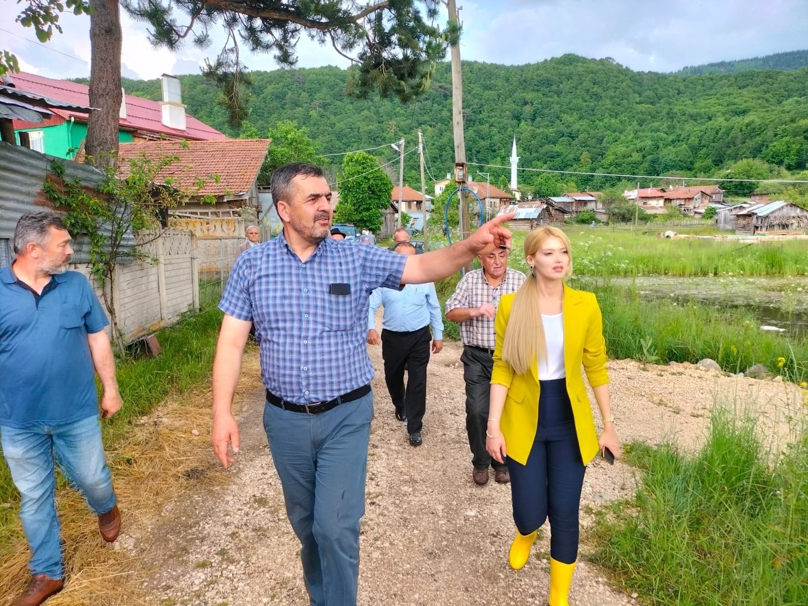 Genç kaymakam Tuğçe Orhan sahaya indi