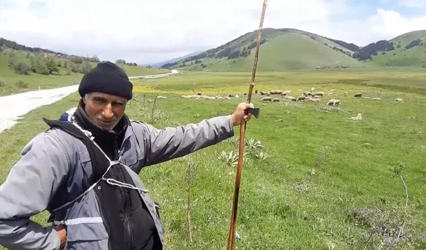 Sürünün peşinde 40 yıl geçirdi Her gün kilometrelerce yol kat ediyor2