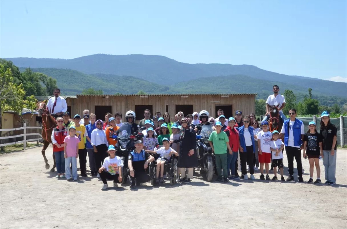 Bolu'da dezavantajlı çocuklar, yaz tatili etkinliği kapsamında keyifli vakit geçirdi.