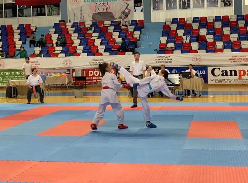 Karate yarı finalde de şampiyon!-2