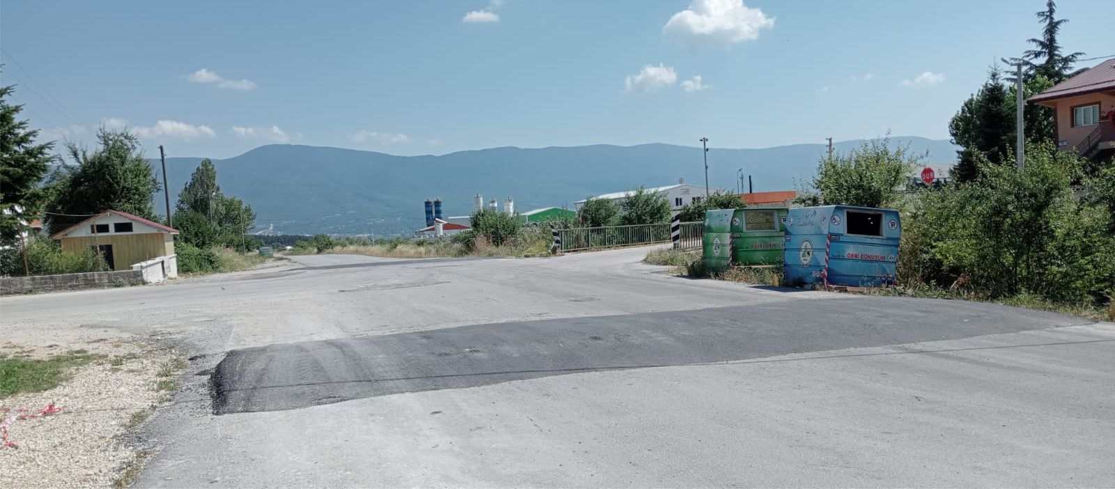 Yukarı Sokuda kazaların ardı arkası kesilmiyordu. Tehlikeli kavşağa, kasisli önlem alındı 3