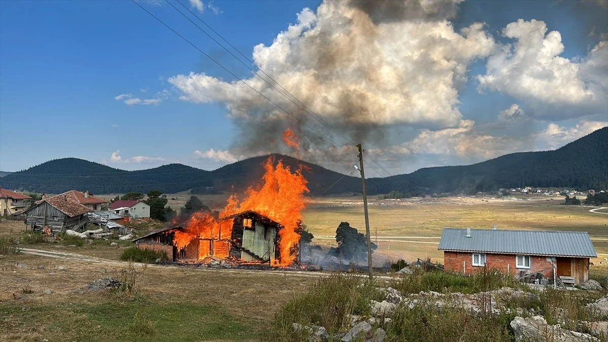 Ahşap yayla evinde, elektrik kontağından yangın çıktı 2