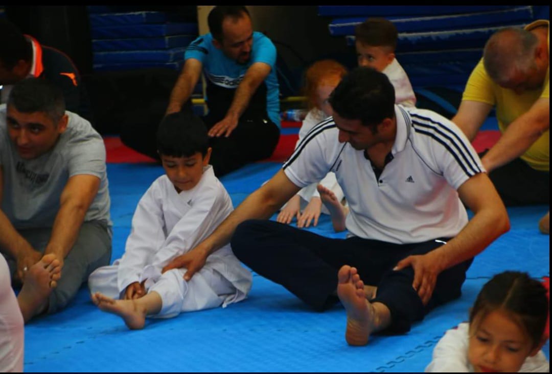 Babalarıyla beraber karate yapacaklar2