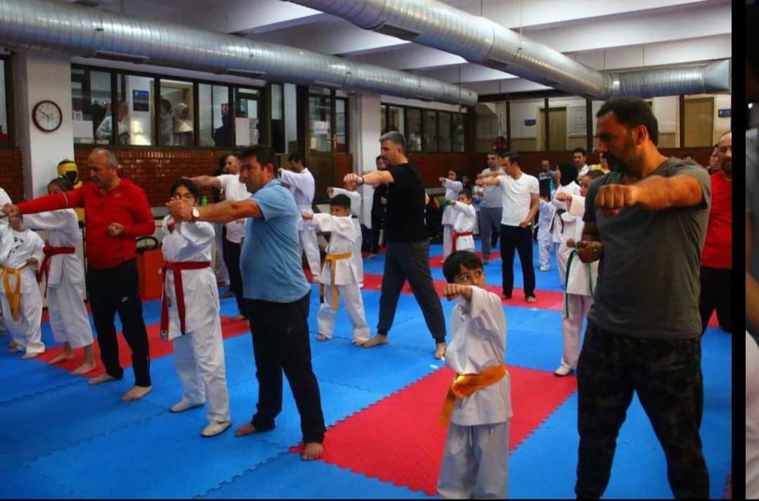 Babalarıyla beraber karate yapacaklar3