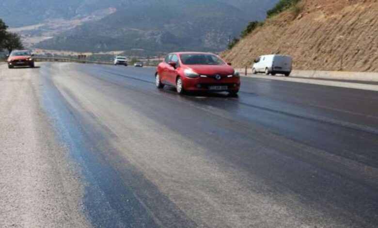 Bolu’da sıcaktan asfalt eridi 4