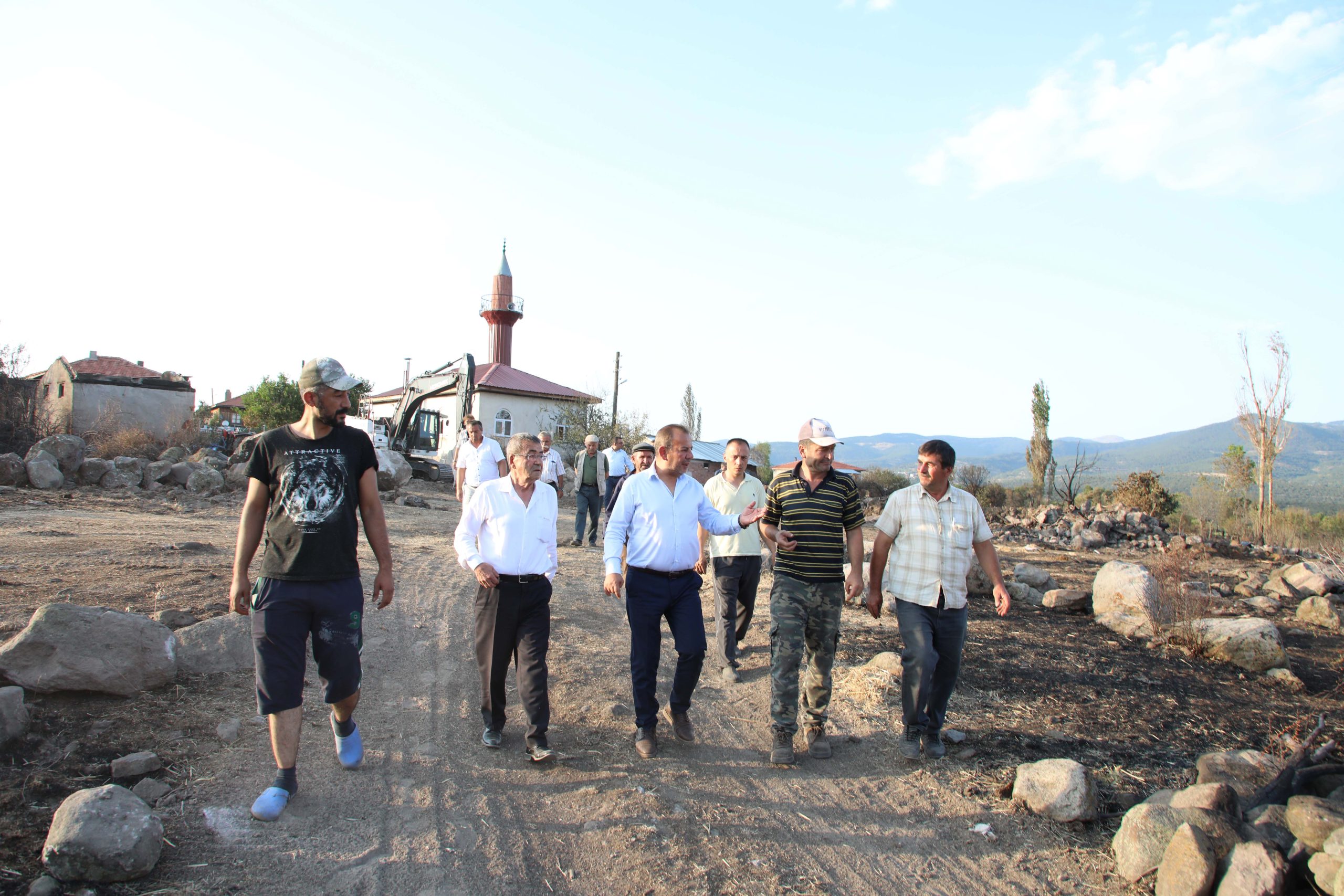 Tanju Özcan yangının vurduğu Belen Köyü’nde 5