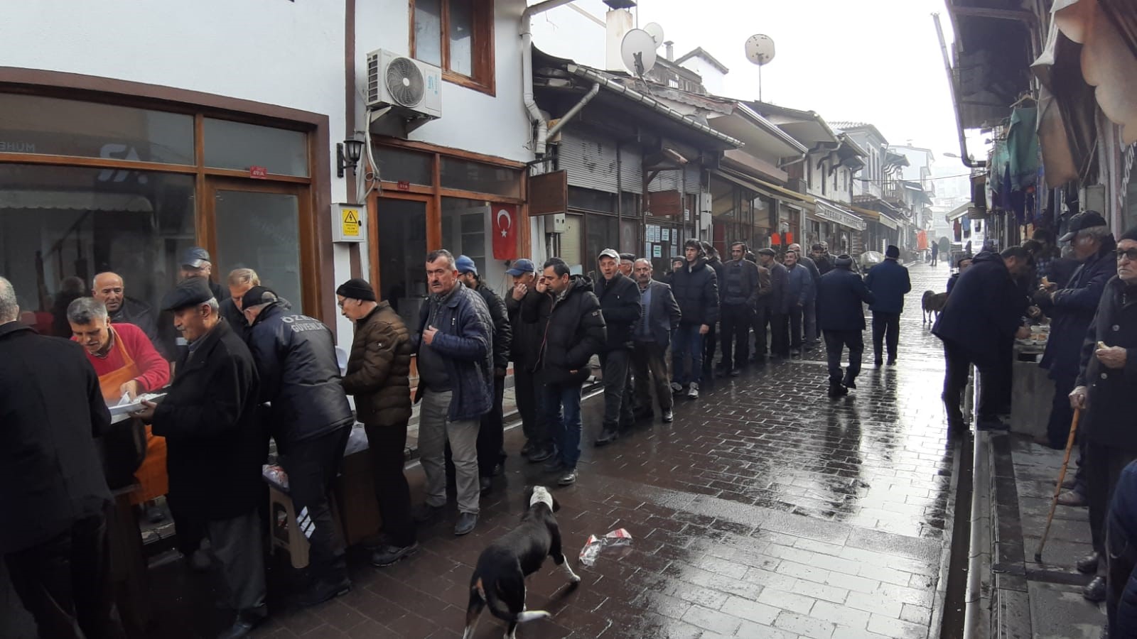 7 asırlık geleneği yağmurlu havaya rağmen sürdürdüler (2)