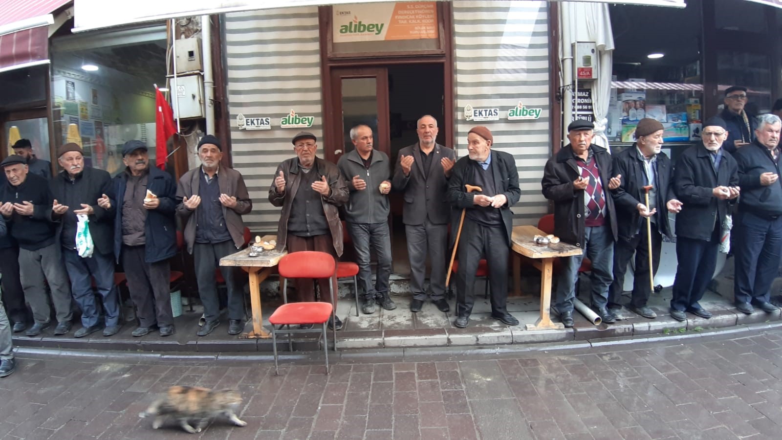 7 asırlık geleneği yağmurlu havaya rağmen sürdürdüler (5)