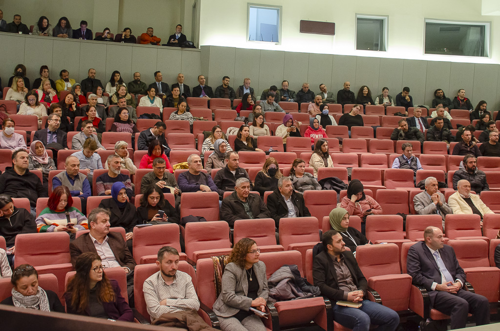 Bolu Abant İzzet Baysal Üniversitesi (BAİBÜ) Kalite Koordinatörlüğü ve Personel Daire Başkanlığının iş birliği ile düzenlenen “Kalite Yönetim Sistemi Eğitimi” Kültür Merkezi Pembe Salonda başladı..