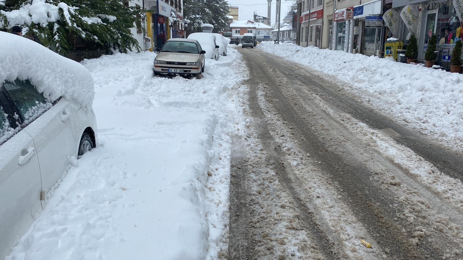 Bolu’da kar kalınlığı 30 santimetreye ulaştı. Gerede kara teslim oldu (1)