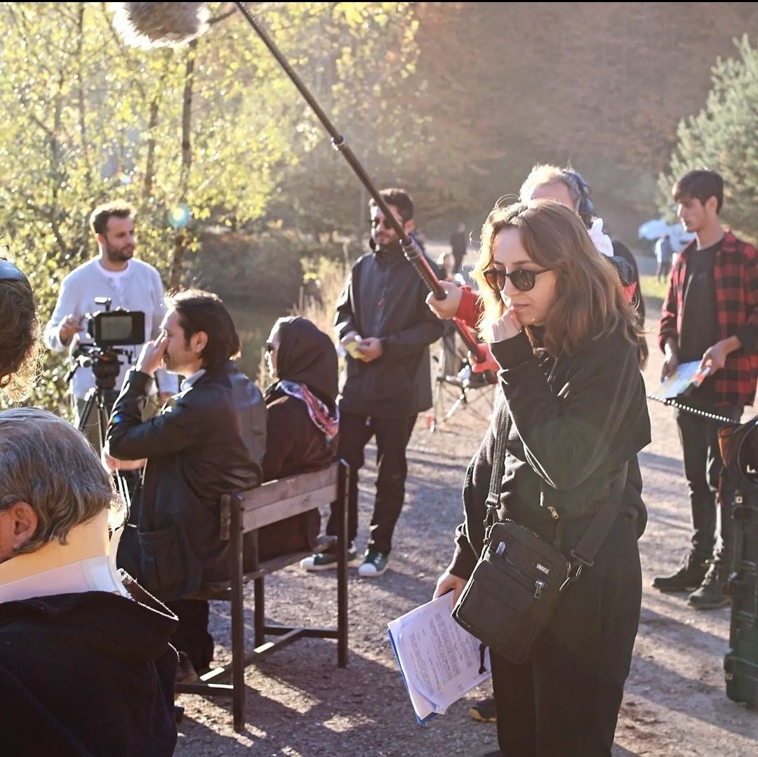 Düzce Üniversitesi Sanat, Tasarım ve Mimarlık Fakültesi Radyo, Televizyon ve Sinema Bölümü 4. sınıf öğrencisi Güner Tuncer, bitirme projesiyle Dr. Öğretim Üyesi Mehmet Emrah Erkanı danışmanlığında gerçekleştirdiği “Mo