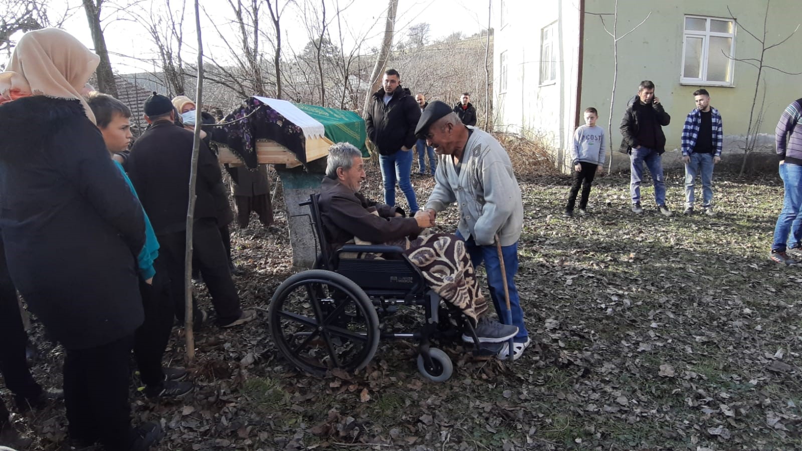 Feci kazada can veren kadın, gözyaşlarıyla toprağa verildi (1)