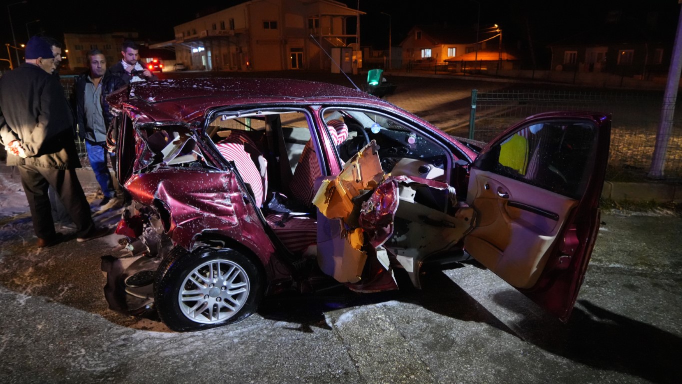 Trafik ışıklarında feci kaza 3’ü ağır 6 Asker yaralı-2