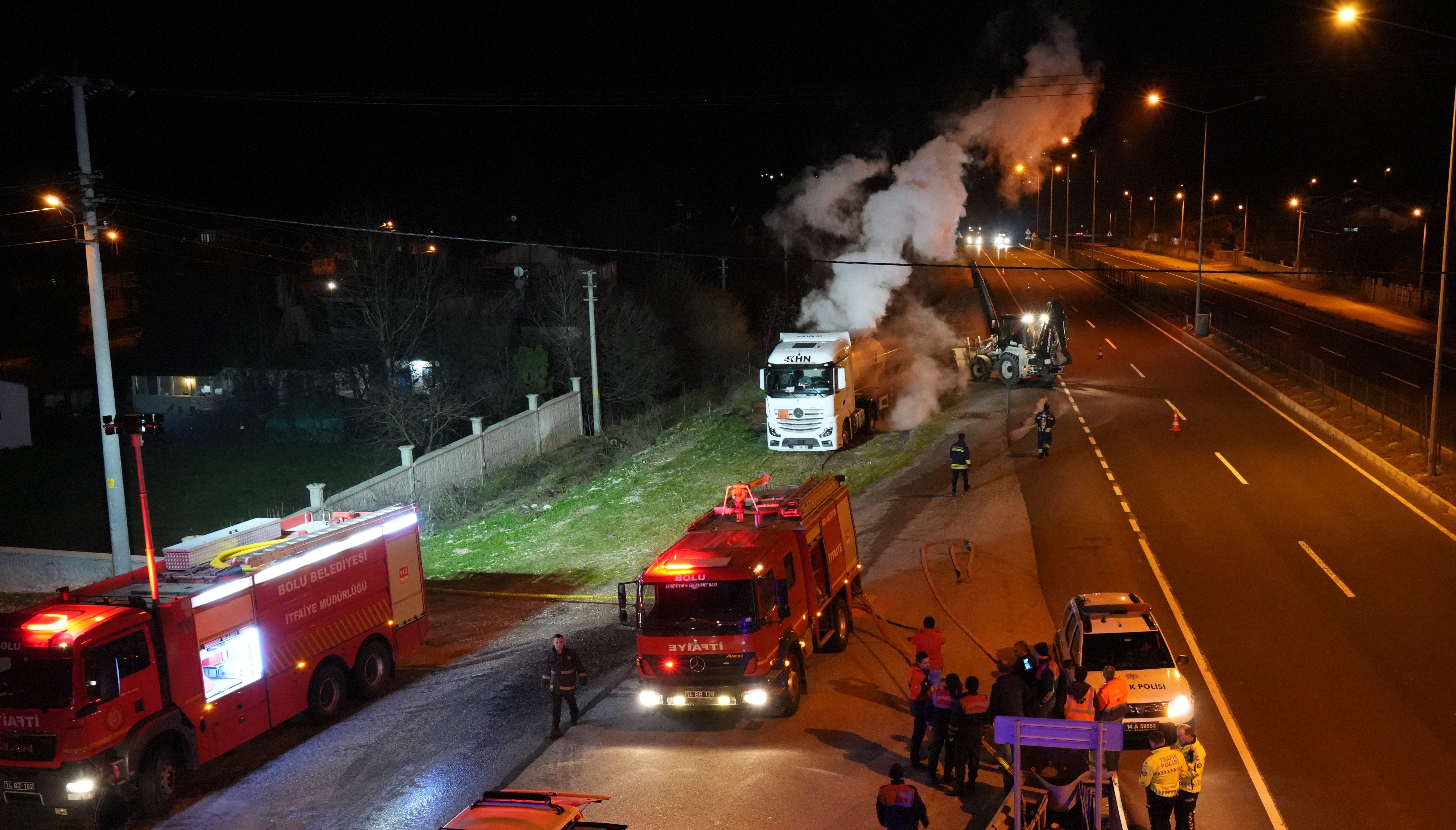 Yalova’dan Azerbaycan’a giden kimyasal yüklü tanker tepkimeye girdi, ekipler harekete geçti (3)