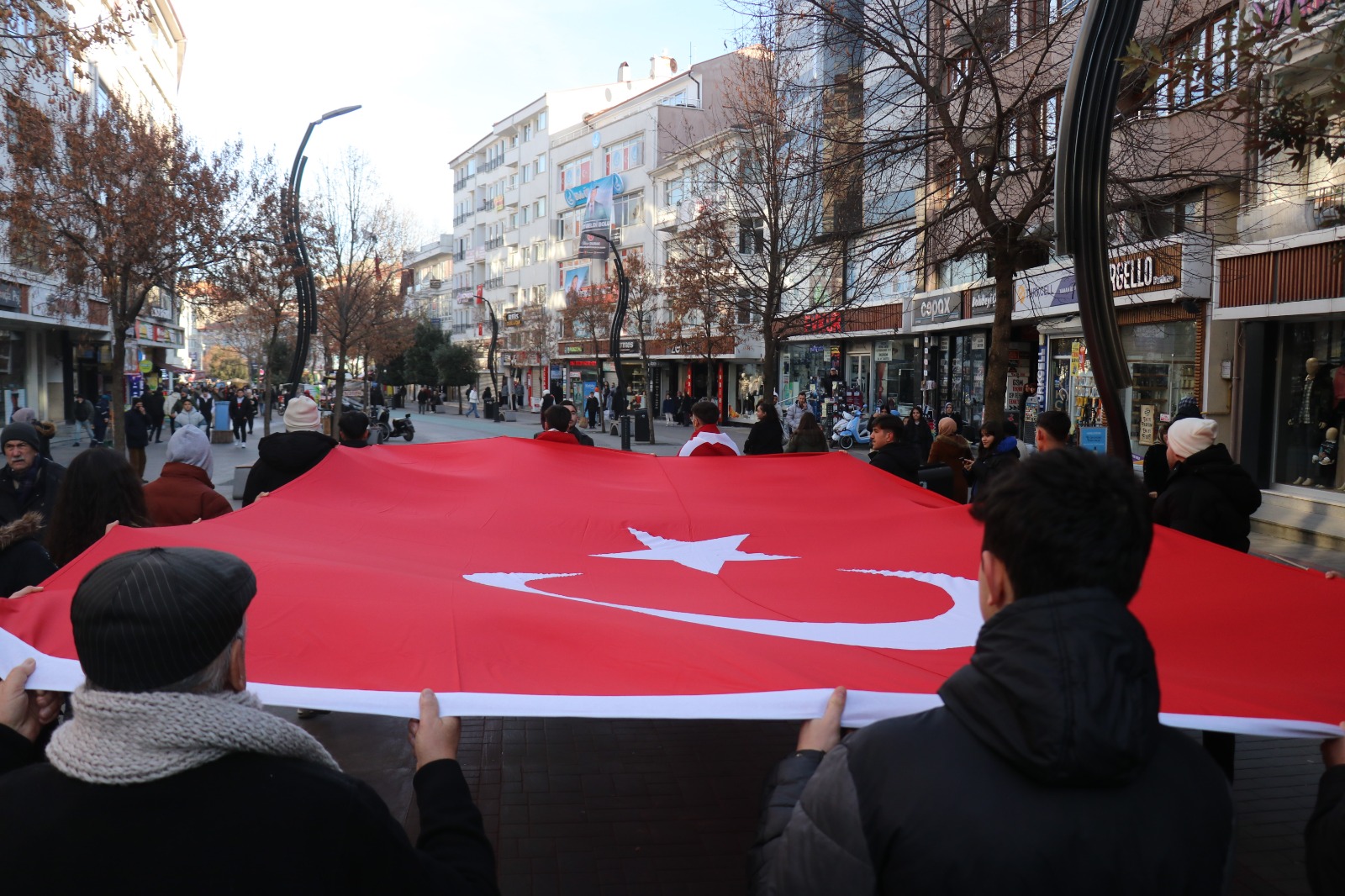 2O Bin Kişi Olmalıydılar Ama.... Bolu’da Sadece 20 Kişiyle Yürüdüler! (6)