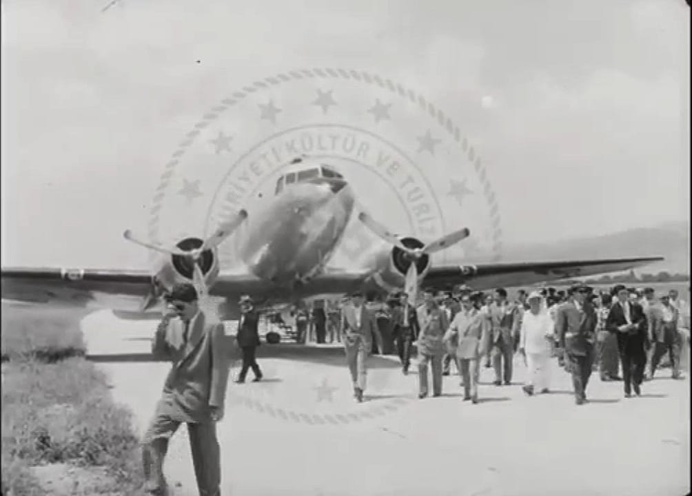 Bolu'da hava alanı olduğunu biliyor muydunuz İşte 1953 yılında yapılan Bolu hava alanı.. (2)