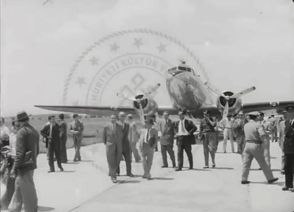 Bolu'da hava alanı olduğunu biliyor muydunuz İşte 1953 yılında yapılan Bolu hava alanı.. (3)