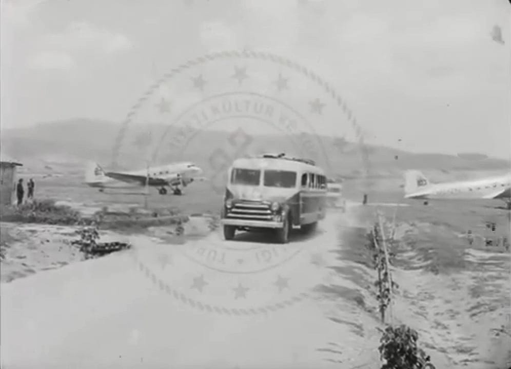 Bolu'da hava alanı olduğunu biliyor muydunuz İşte 1953 yılında yapılan Bolu hava alanı.. (4)