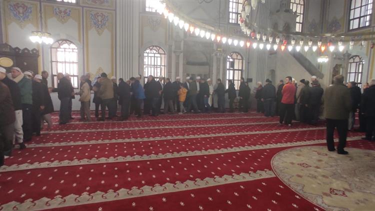 Yeni yıla namaz kılarak girdiler-1