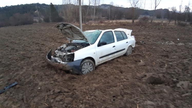 Yoldan Çıkan Otomobil Defalarca Takla Atarak Hurdaya Döndü 2 Yaralı (3)