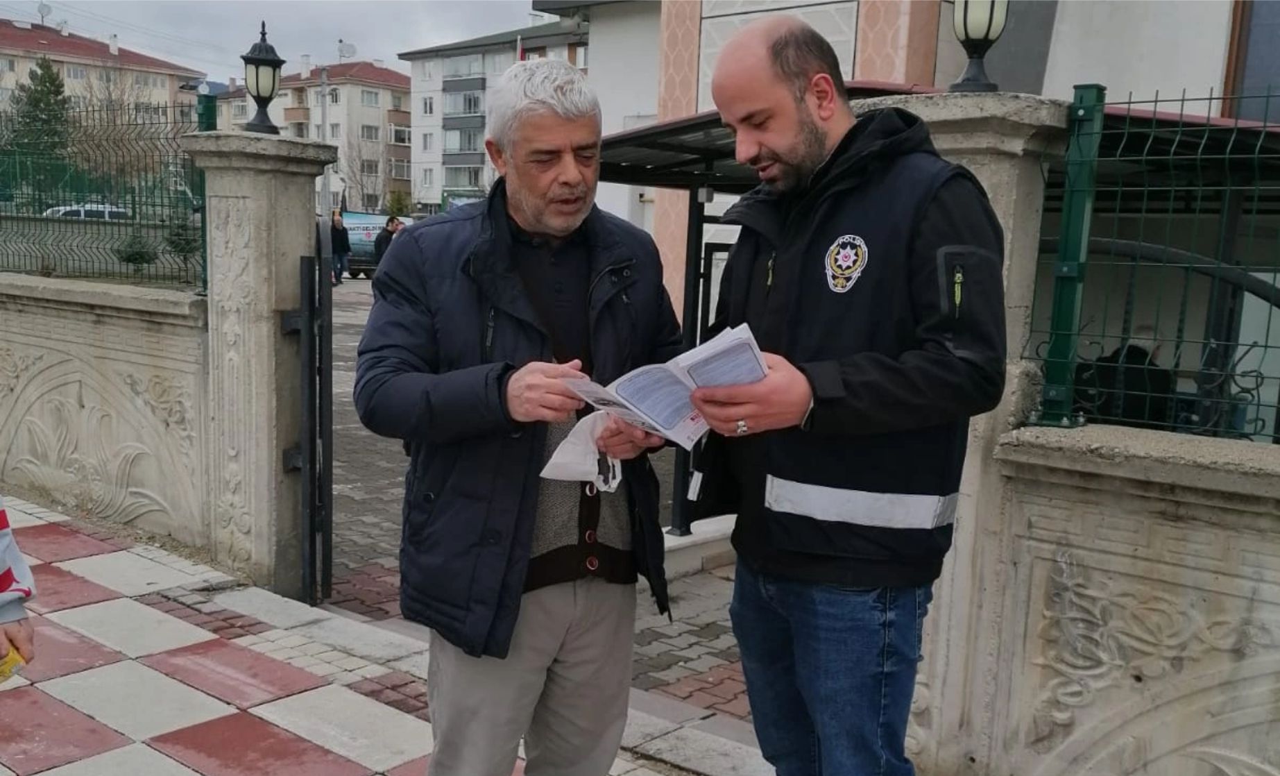 Huzurun Teminatı Asayiş Şubesi, Cami Çıkışlarında Bilgilendirme Broşürleri Dağıttı-2