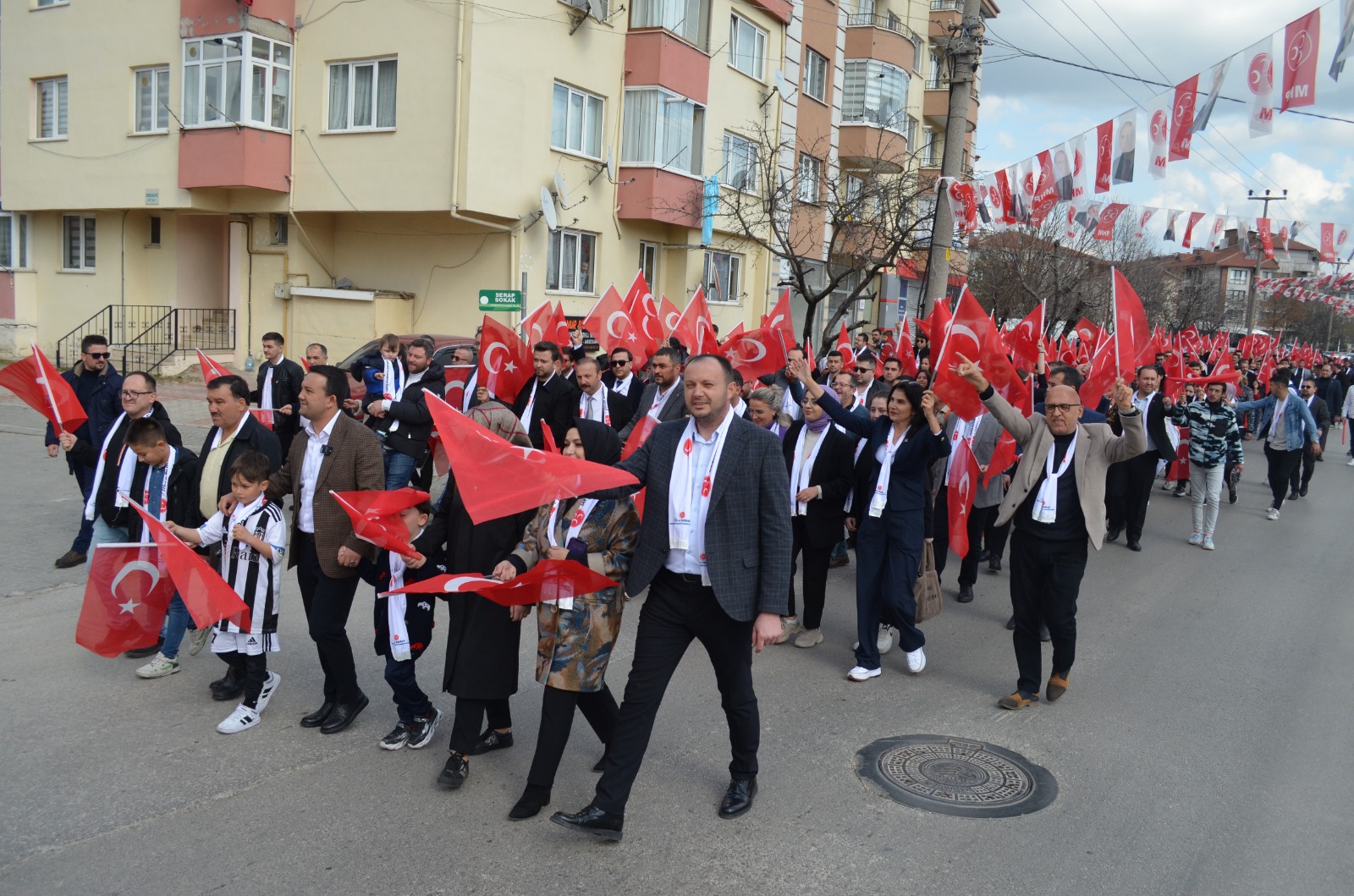 400 Kişilik Teşkilatıyla Sağlık Mahallesi Sakinlerini Selamladı2