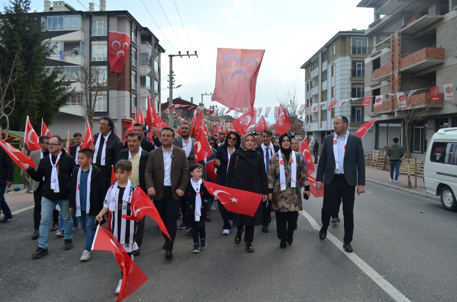 400 Kişilik Teşkilatıyla Sağlık Mahallesi Sakinlerini Selamladı3