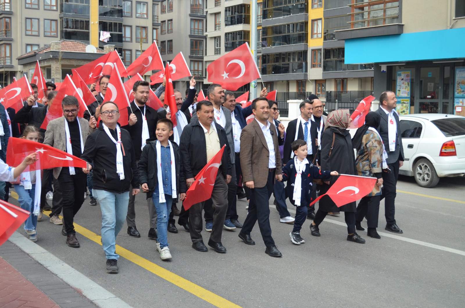 400 Kişilik Teşkilatıyla Sağlık Mahallesi Sakinlerini Selamladı4