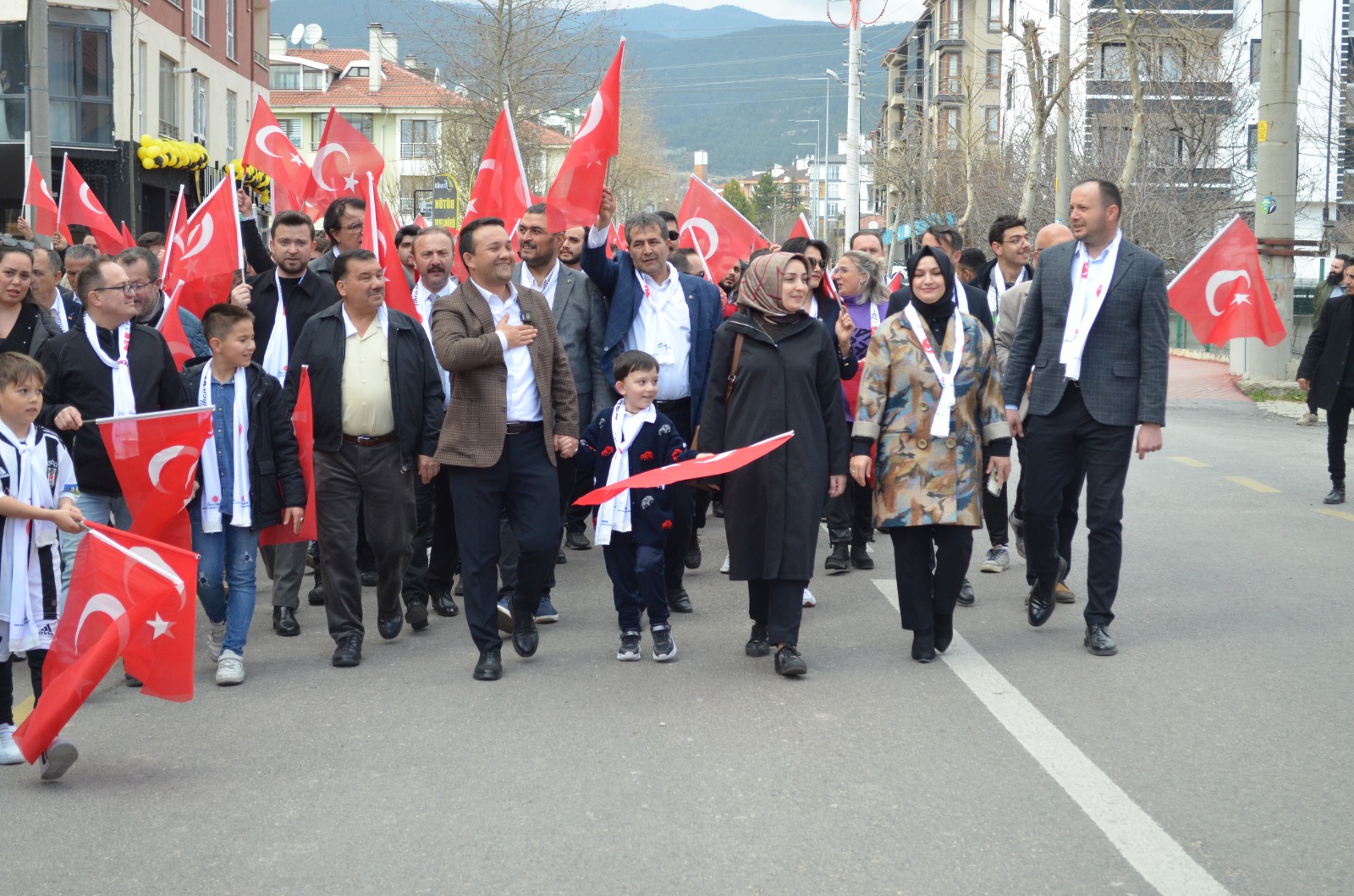 400 Kişilik Teşkilatıyla Sağlık Mahallesi Sakinlerini Selamladı5