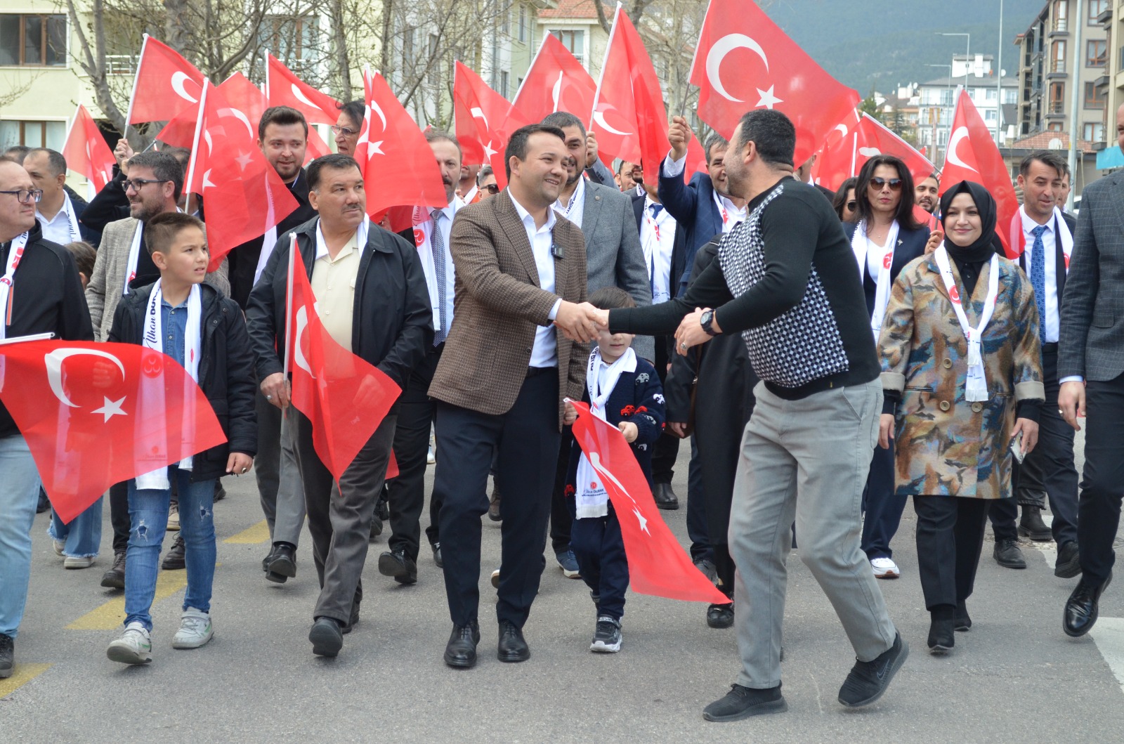 400 Kişilik Teşkilatıyla Sağlık Mahallesi Sakinlerini Selamladı6