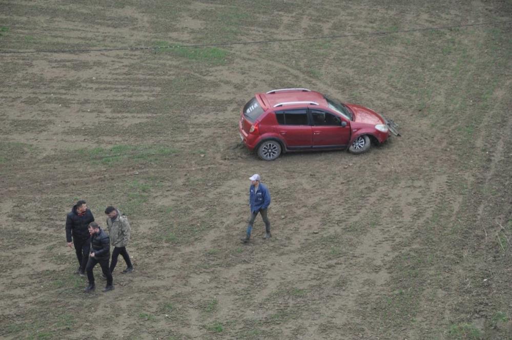 Bolu Mudurnu Yolunda Kaza Otomobil Tarlaya Uçtu, 1 Yaralı Var