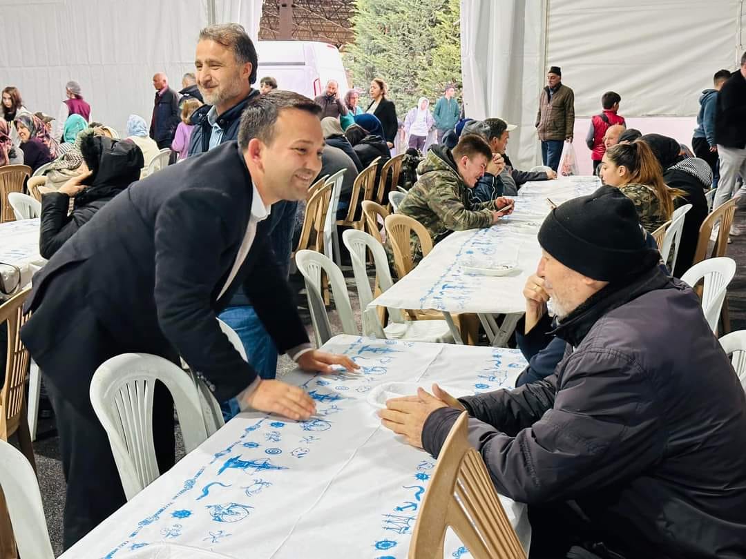 Durak, Ilk Iftarını Vatandaşlarla Birlikte Yaptı2