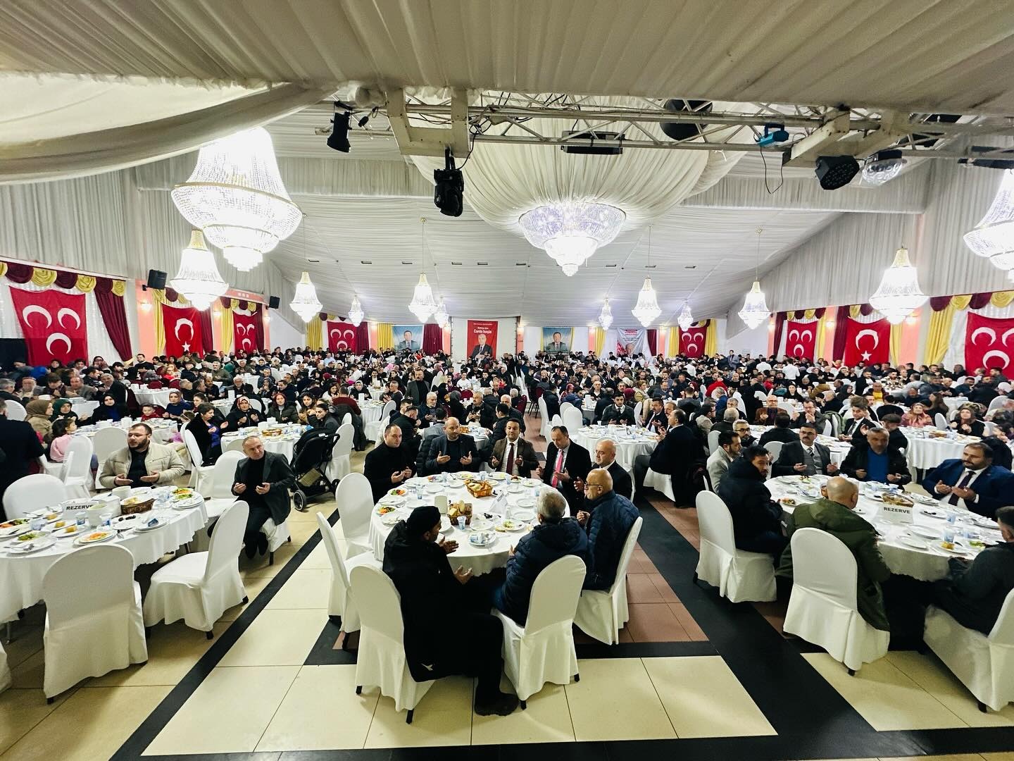 Mhp’nin Iftar Programında Salon Doldu Taştı4