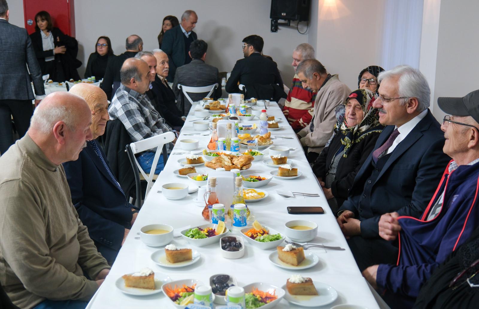 Vali Kılıç, Huzurevi Sakinleriyle İftar Yaptı2