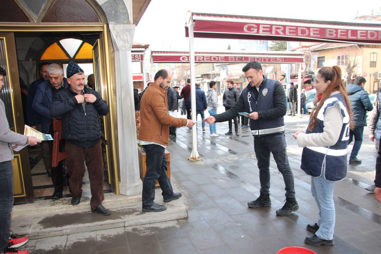 Vatandaşlar, Dolandırıcılara Karşı Bilinçlendiriliyor (2)