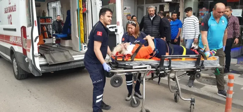 Bolu'da Alkollü Sürücüden Korkunç Kaza Yaya Çarpıp Kaçtı, Ardından Park Halindeki Araç Üzerine Uçtu.jpg3