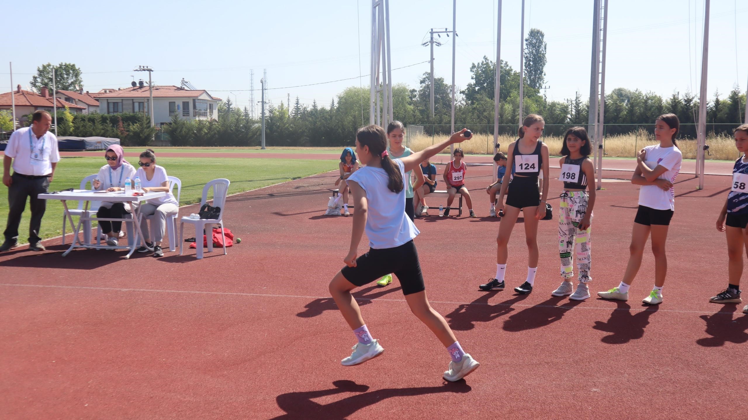 663 Sporcu Atletizm Seçmeleri Için Kıyasıya Yarışıyor (2)