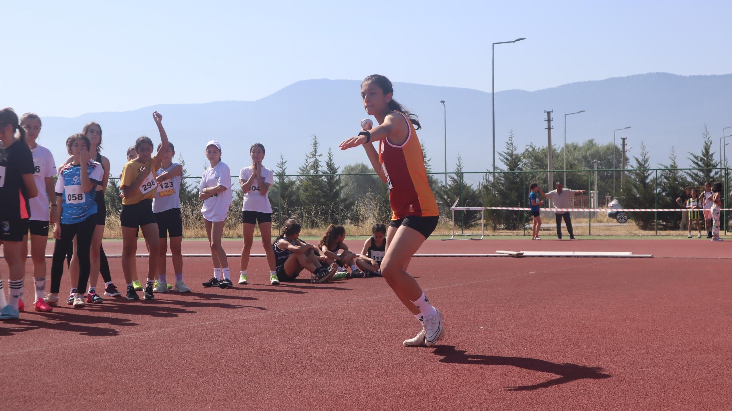 663 Sporcu Atletizm Seçmeleri Için Kıyasıya Yarışıyor (5)