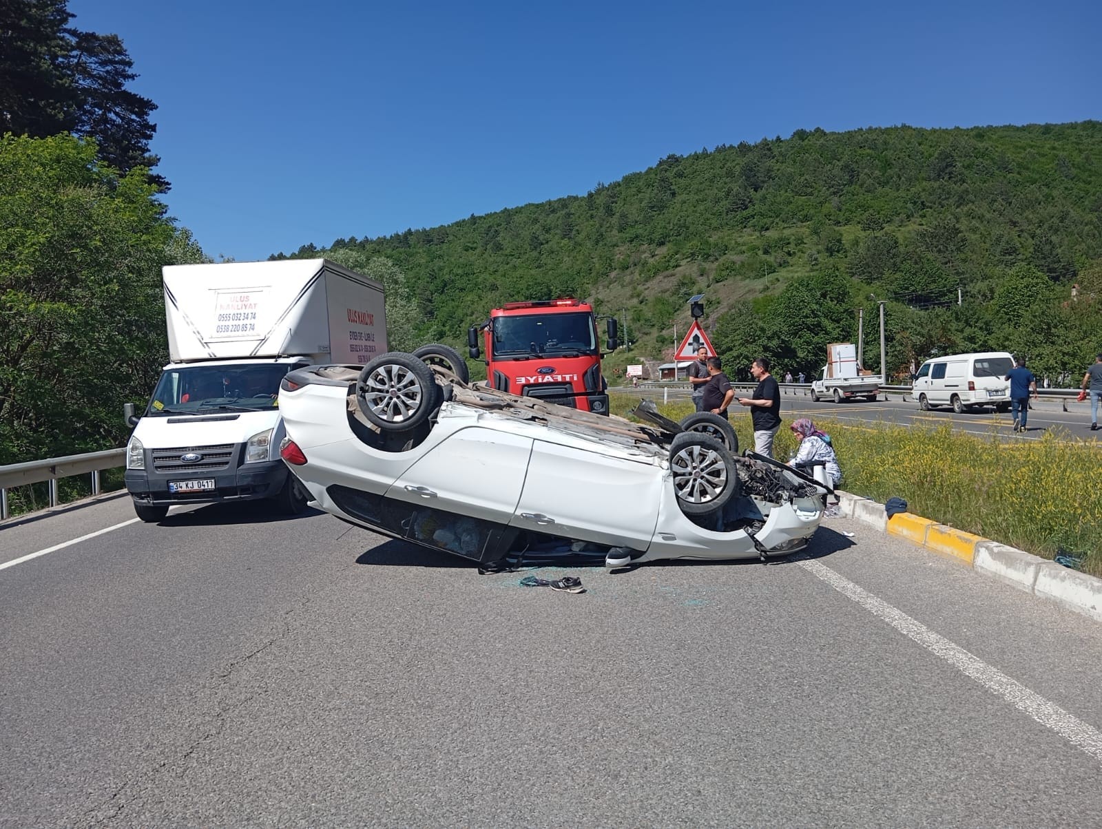 Kontrolden Çıkan Otomobil Takla Attı 2 Yaralı (1)