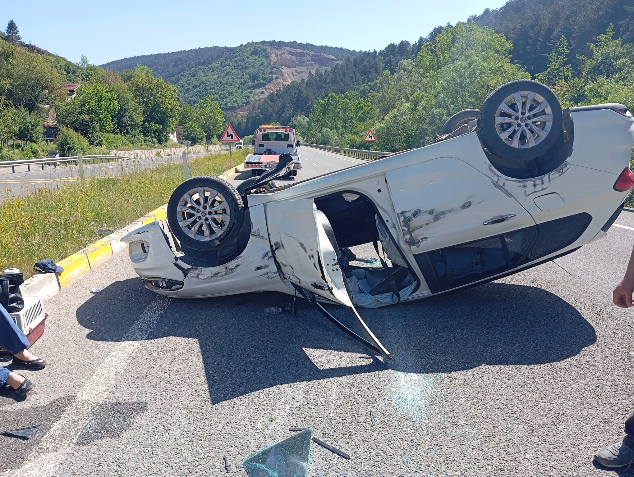 Kontrolden Çıkan Otomobil Takla Attı 2 Yaralı (2)