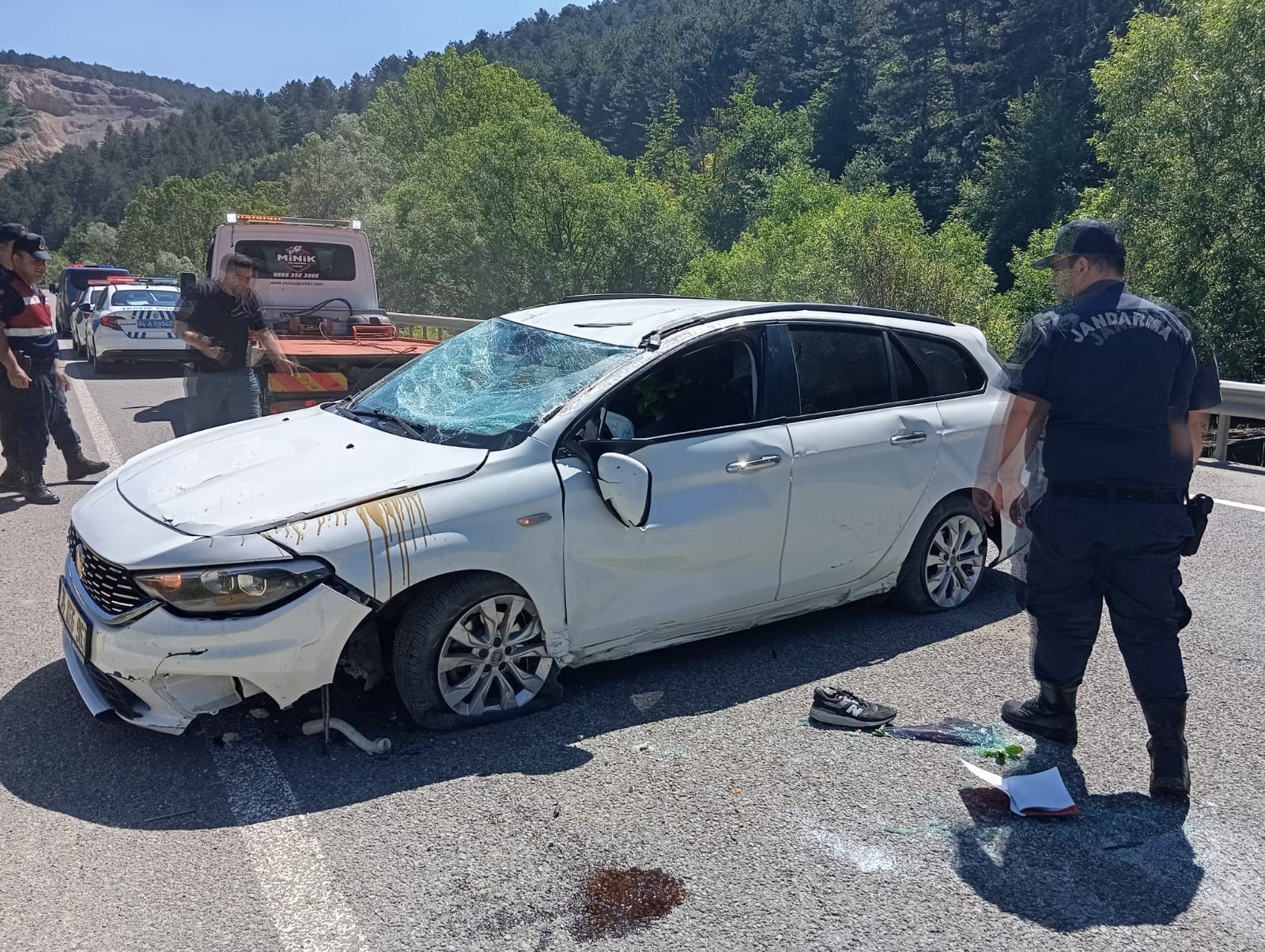 Kontrolden Çıkan Otomobil Takla Attı 2 Yaralı (3)