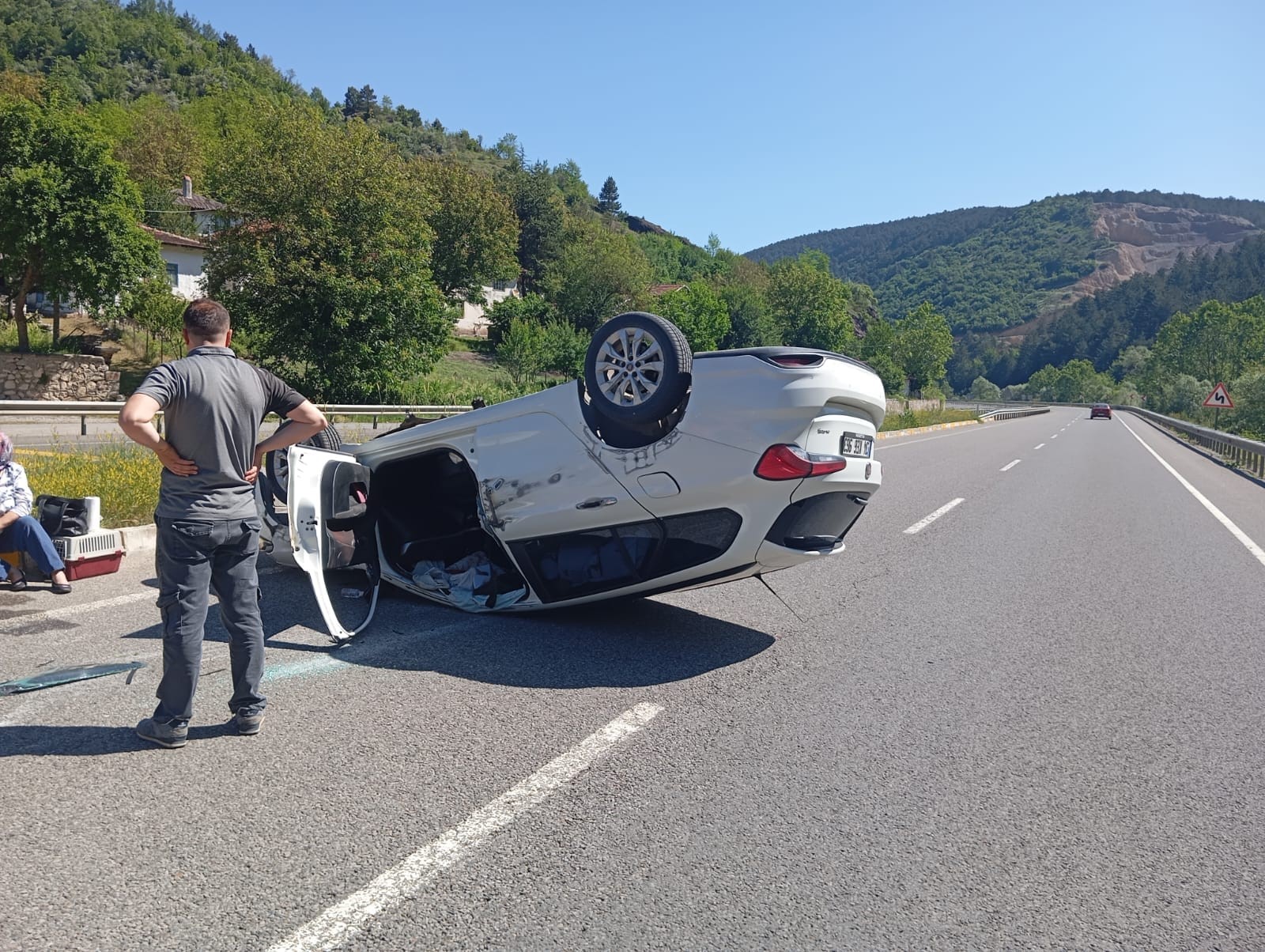 Kontrolden Çıkan Otomobil Takla Attı 2 Yaralı (4)