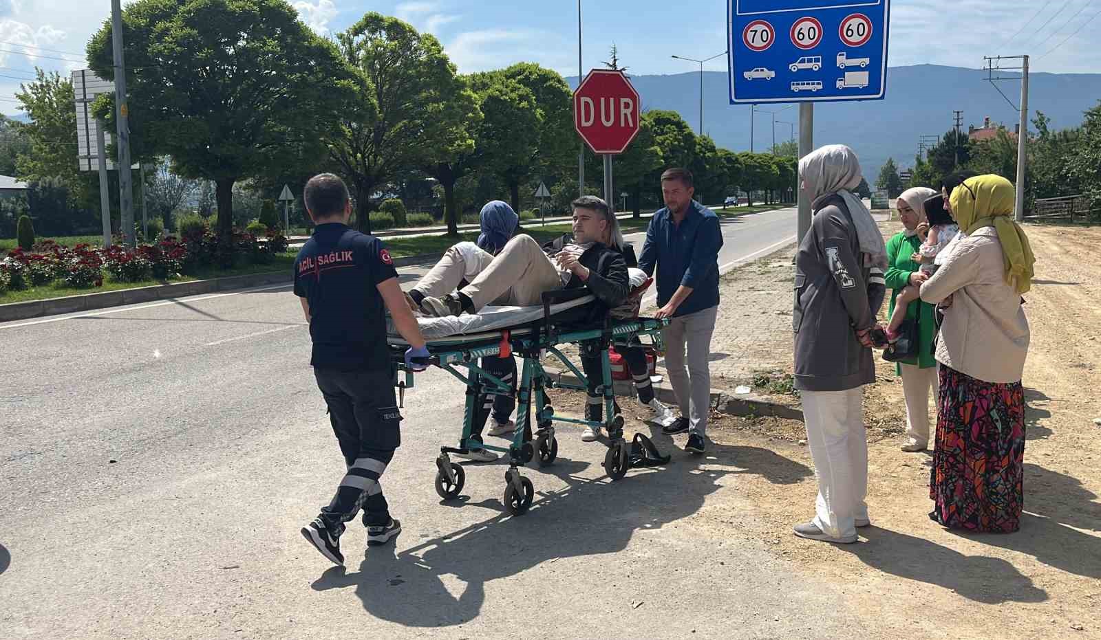 Otomobil Ile Çarpışan Motosiklet Yola Savruldu (1)