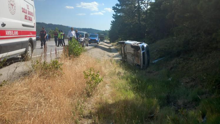 Seyir Halindeki Otomobil Takla Attı 2 Yaralı (1)