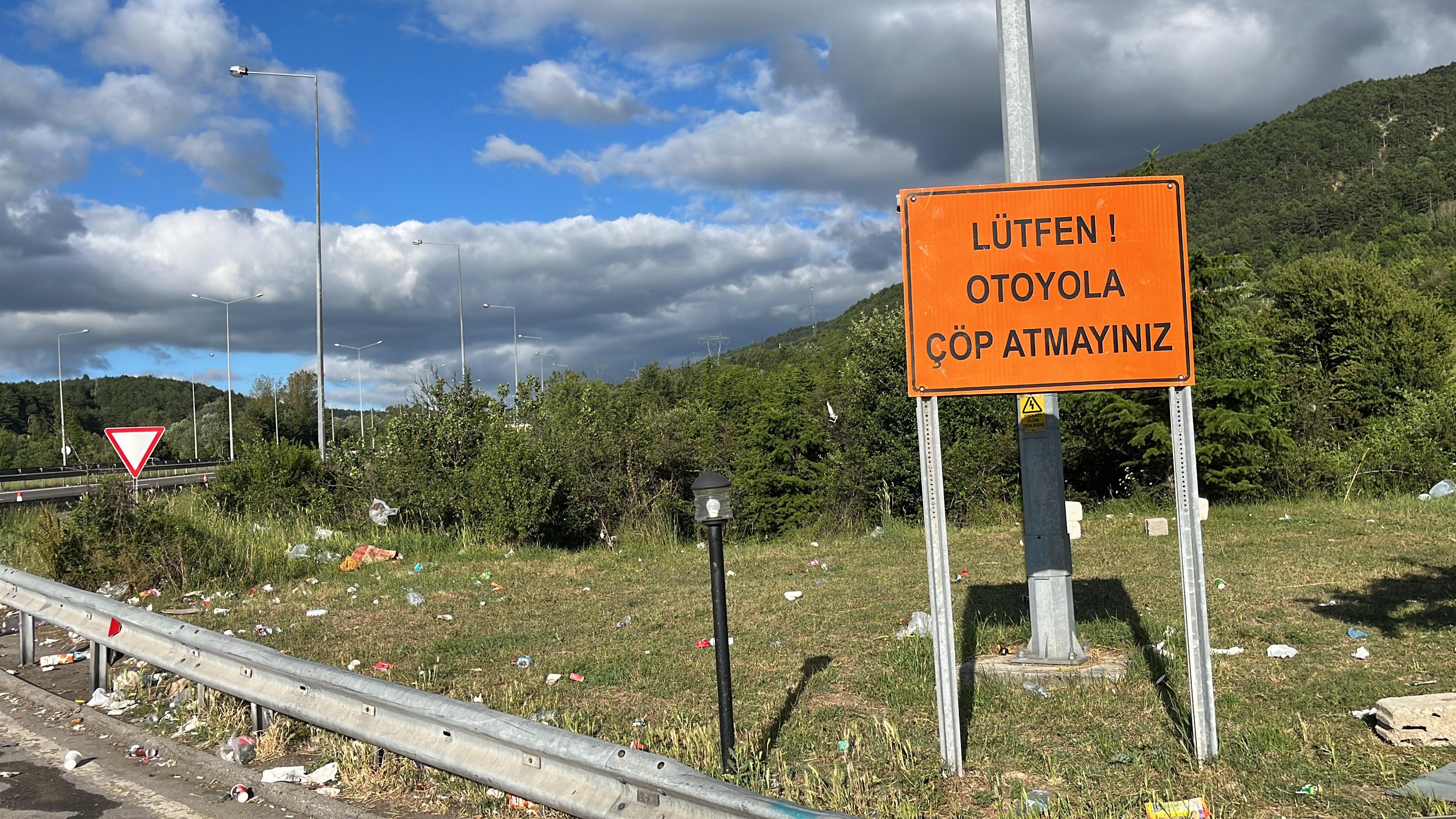 Tatilciler Geride Çöplerini Bıraktı (3)